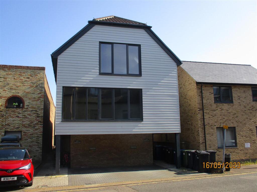1 bed Apartment for rent in St Ives. From Parker Properties - St Ives