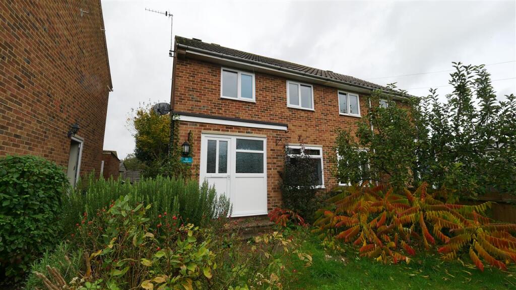 2 bed Semi Detached for rent in Hemingford Abbots. From Parker Properties - St Ives 2 bed Semi Detached for rent in Hemingford Abbots. From Parker Properties - St Ives