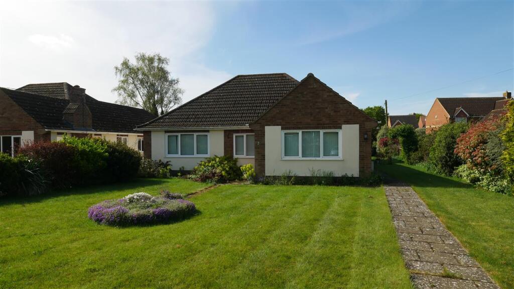 2 bed Bungalow for rent in Hemingford Grey. From Parker Properties - St Ives