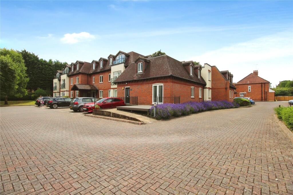2 bed Apartment for rent in Charvil. From Parkers - Twyford