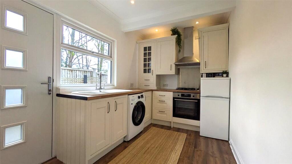 1 bed Apartment for rent in Twyford. From Parkers - Twyford