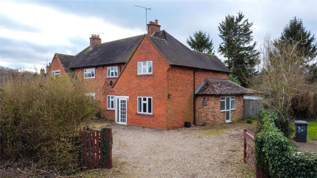 3 bed Semi Detached for rent in Knowl Hill. From Parkers - Twyford 3 bed Semi Detached for rent in Knowl Hill. From Parkers - Twyford