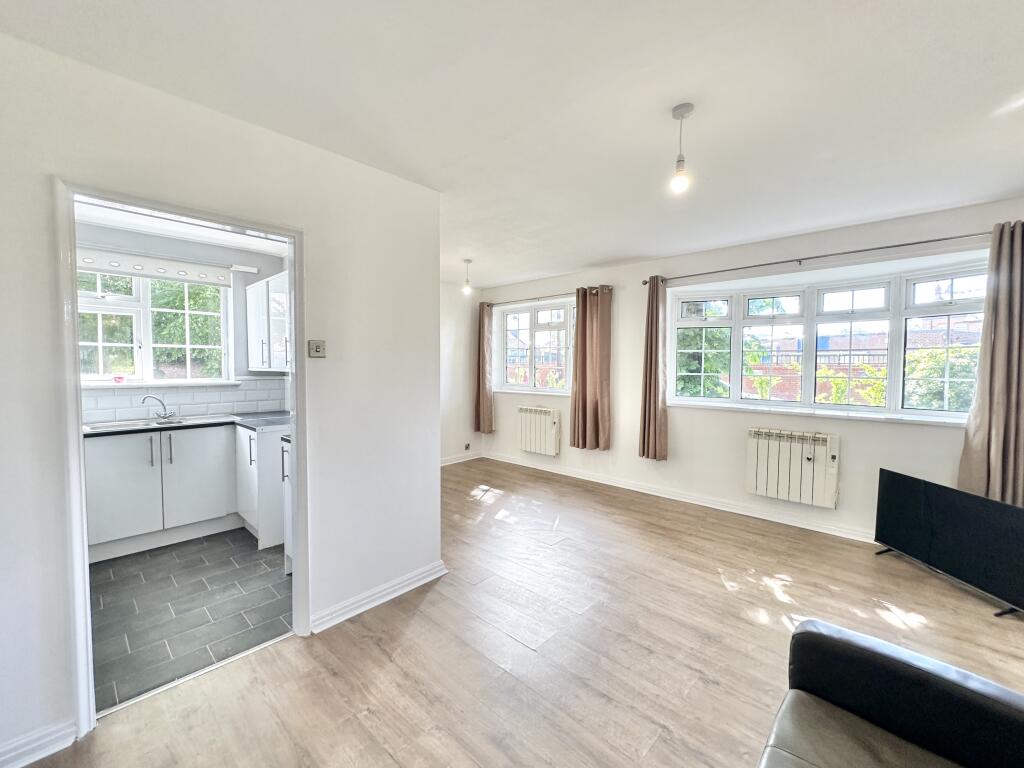 2 bed 1st Floor Flat for rent in Sale. From The Property Man - Sale 2 bed 1st Floor Flat for rent in Sale. From The Property Man - Sale