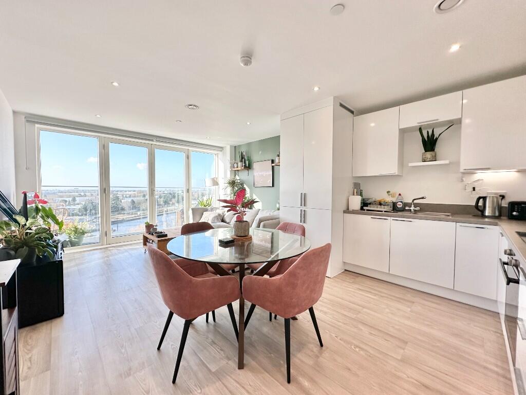 2 bed Penthouse for rent in Salford. From The Property Man - Sale