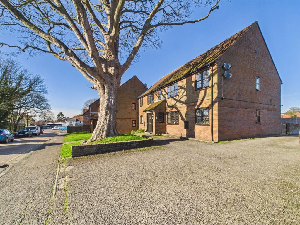 2 bed Apartment for rent in Princes Risborough. From Parkers Estate Agents - Chinnor