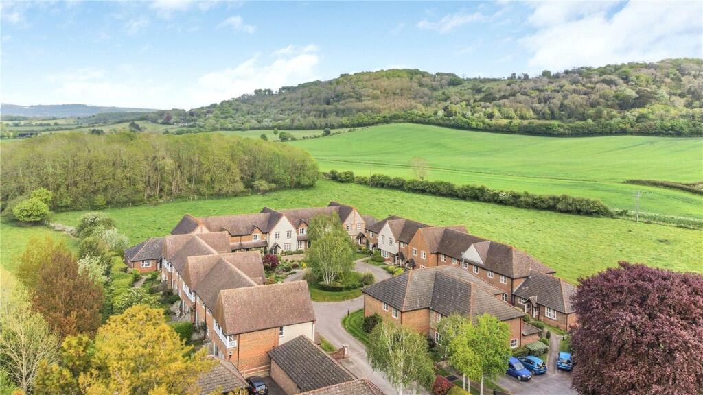 2 bed Apartment for rent in Chinnor. From Parkers Estate Agents - Chinnor