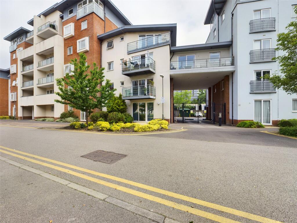 2 bed Apartment for rent in Aylesbury. From Parkers Estate Agents - Chinnor