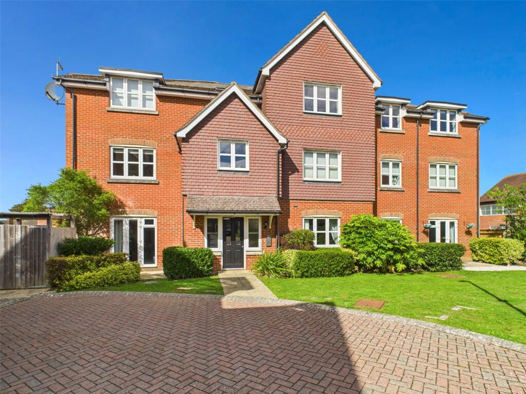 2 bed Apartment for rent in Chinnor. From Parkers Estate Agents - Chinnor