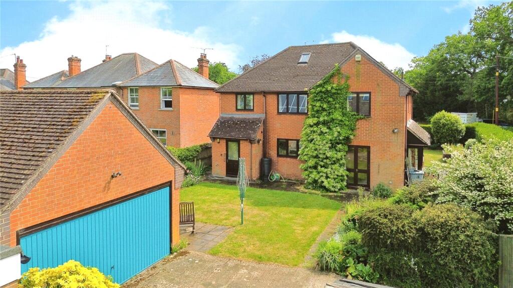 4 bed Detached for rent in Reading. From Parkers Estate Agents - Covering West Berkshire and Hampshire