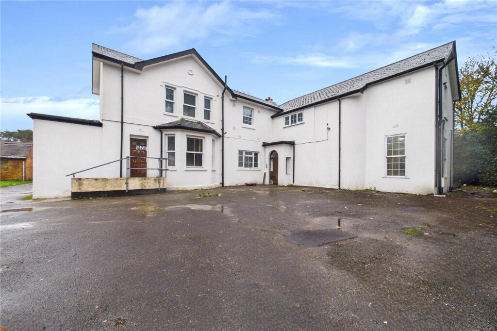 2 bed Apartment for rent in Greenham. From Parkers Estate Agents - Covering West Berkshire and Hampshire