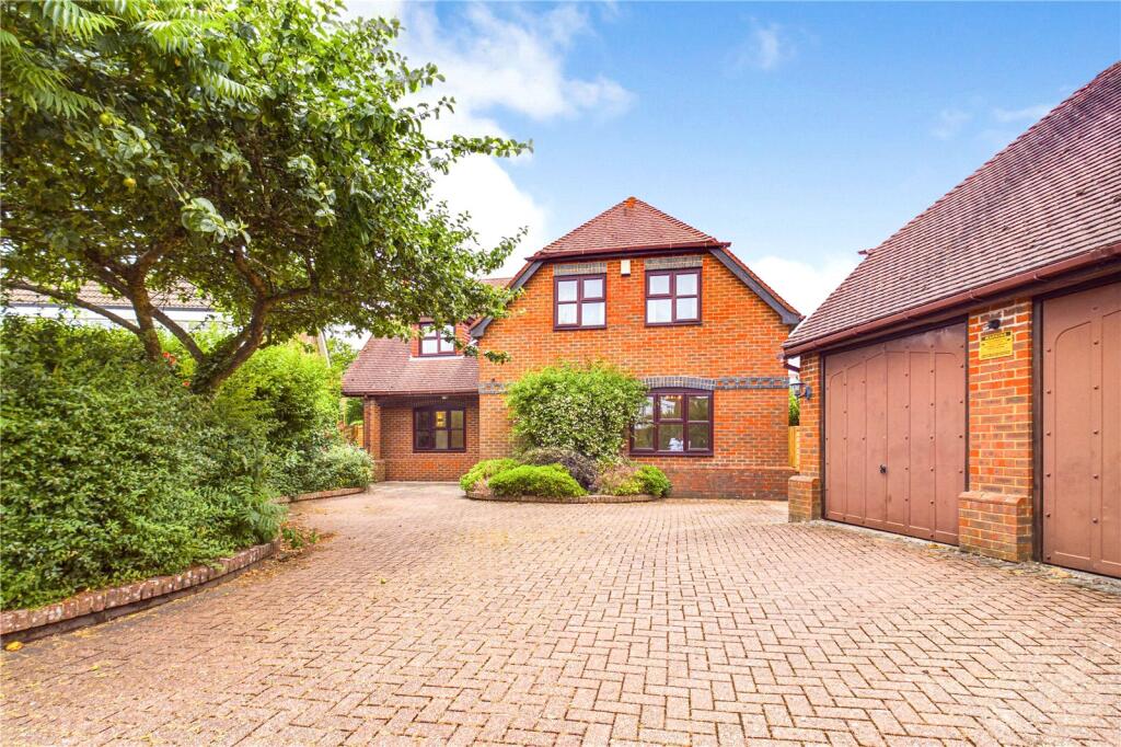 5 bed Detached for rent in Tadley. From Parkers Estate Agents - Covering West Berkshire and Hampshire