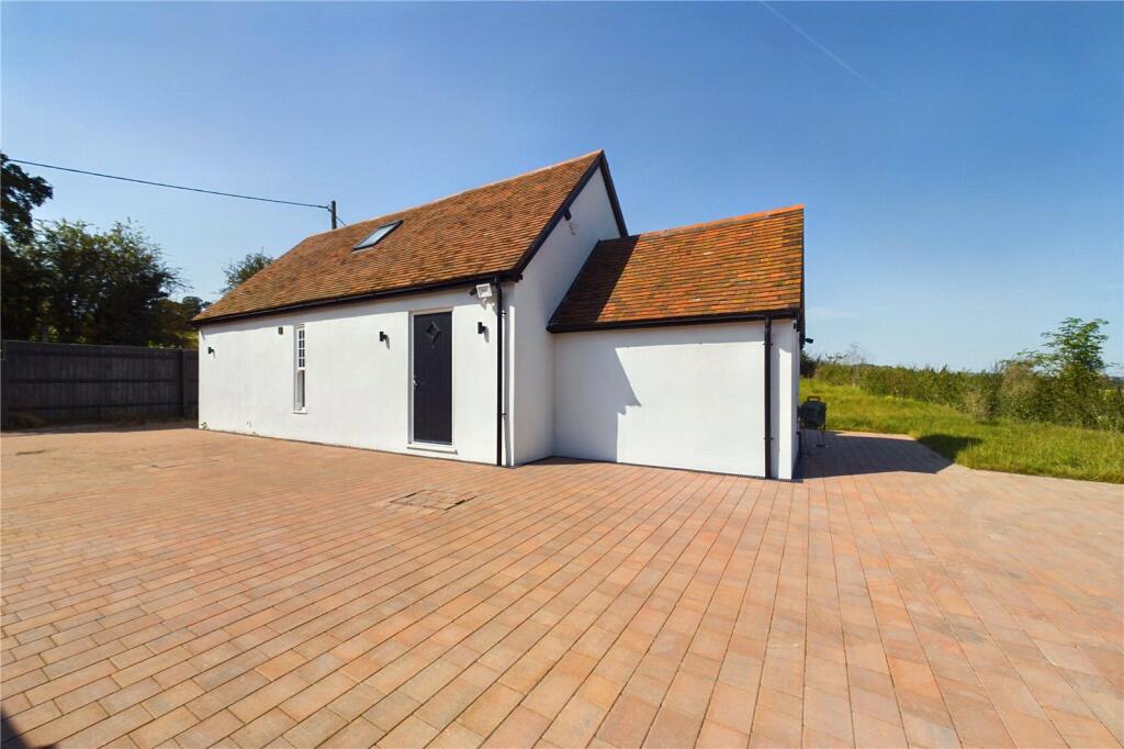 2 bed Detached for rent in Lower Basildon. From Parkers Estate Agents - Covering West Berkshire and Hampshire