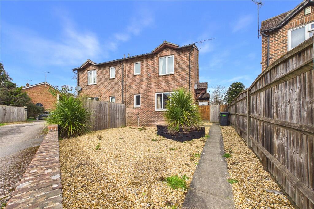 1 bed Mid Terraced House for rent in Theale. From Parkers Estate Agents - Covering West Berkshire and Hampshire