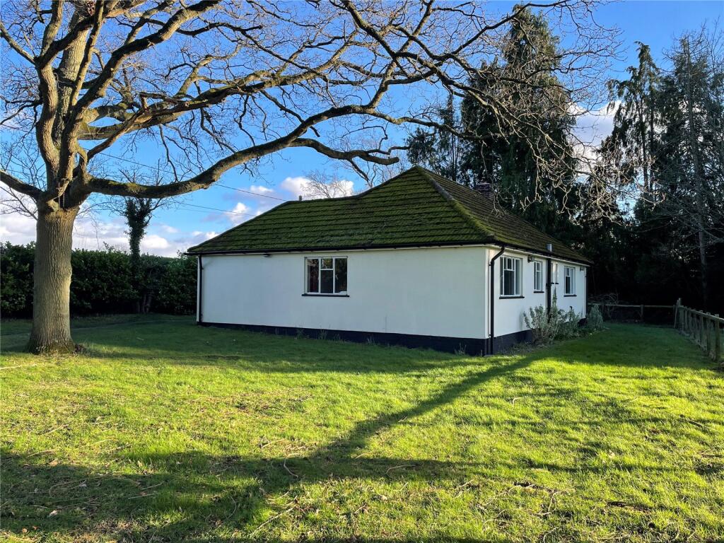 3 bed Bungalow for rent in Upper Bucklebury. From Parkers Estate Agents - Covering West Berkshire and Hampshire