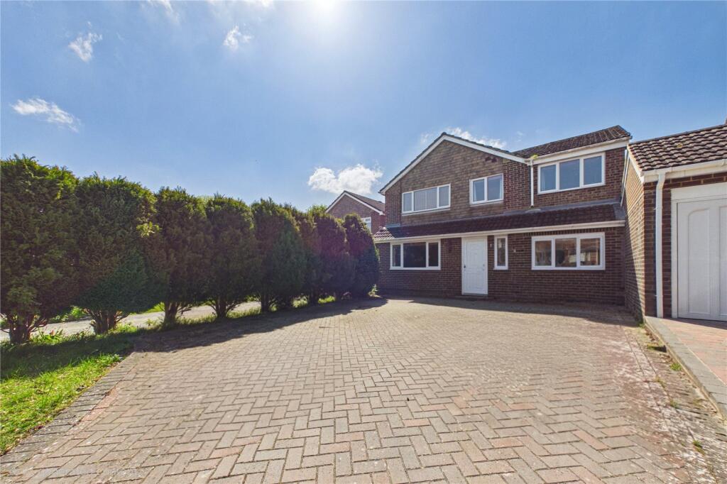 4 bed Link detached for rent in Oakley. From Parkers Estate Agents - Covering West Berkshire and Hampshire