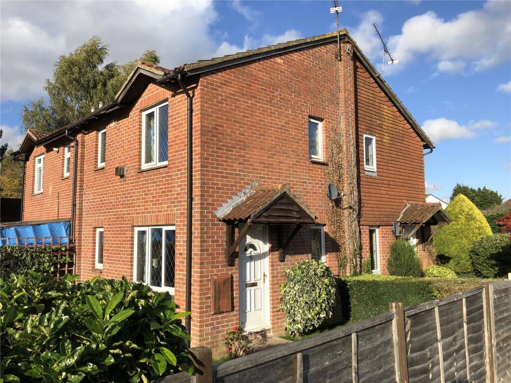 1 bed Mid Terraced House for rent in Theale. From Parkers Estate Agents - Covering West Berkshire and Hampshire