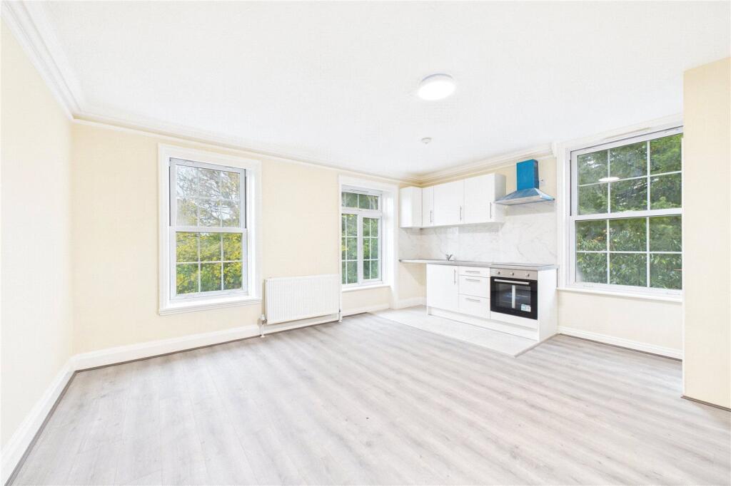 2 bed Apartment for rent in Greenham. From Parkers Estate Agents - Covering West Berkshire and Hampshire