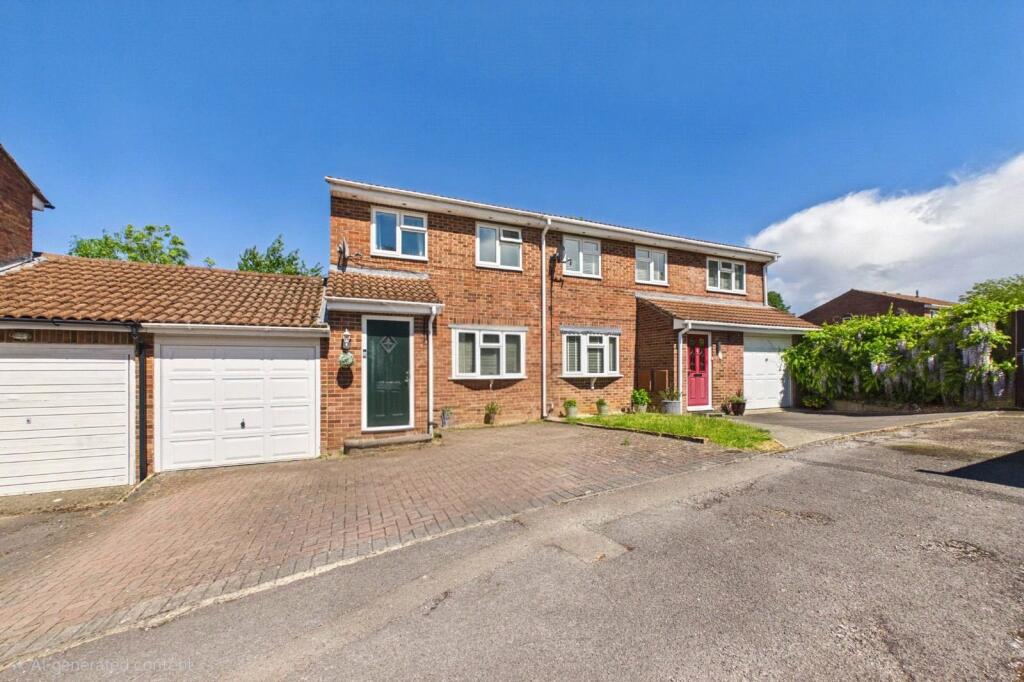 3 bed Mid Terraced House for rent in Cliddesden. From Parkers Estate Agents - Covering West Berkshire and Hampshire 3 bed Mid Terraced House for rent in Cliddesden. From Parkers Estate Agents - Covering West Berkshire and Hampshire