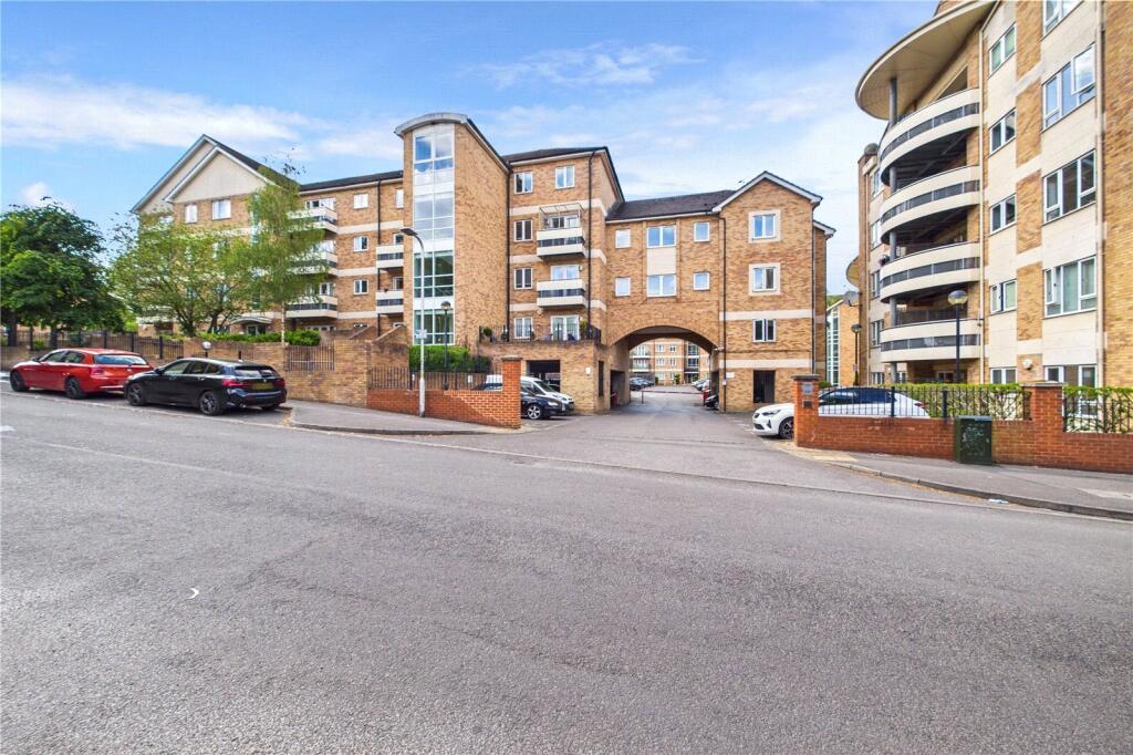 2 bed Apartment for rent in Burghfield. From Parkers Estate Agents - Covering West Berkshire and Hampshire