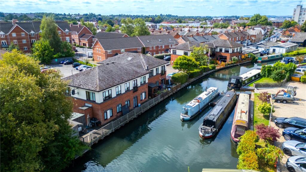 2 bed Apartment for rent in Newbury. From Parkers Estate Agents - Covering West Berkshire and Hampshire