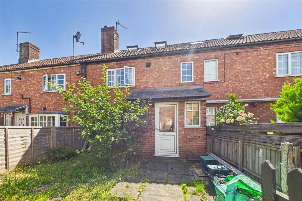 4 bed Mid Terraced House for rent in Newbury. From Parkers Estate Agents - Covering West Berkshire and Hampshire 4 bed Mid Terraced House for rent in Newbury. From Parkers Estate Agents - Covering West Berkshire and Hampshire