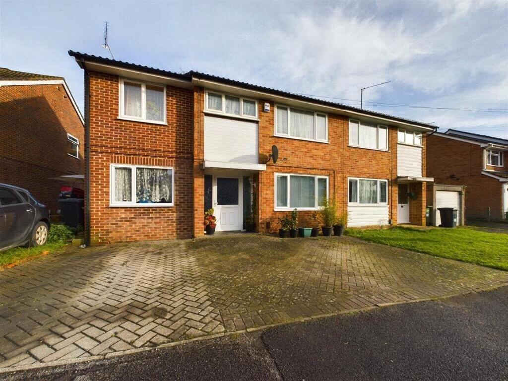 5 bed Semi Detached for rent in Burghfield. From Parkers Estate Agents - Covering West Berkshire and Hampshire 5 bed Semi Detached for rent in Burghfield. From Parkers Estate Agents - Covering West Berkshire and Hampshire