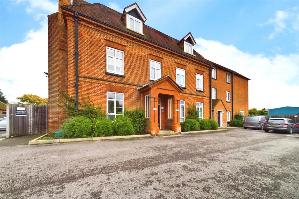 1 bed Apartment for rent in Aldermaston Wharf. From Parkers Estate Agents - Covering West Berkshire and Hampshire