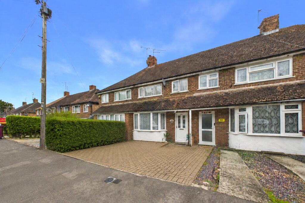 3 bed Mid Terraced House for rent in Burghfield. From Parkers Estate Agents - Covering West Berkshire and Hampshire