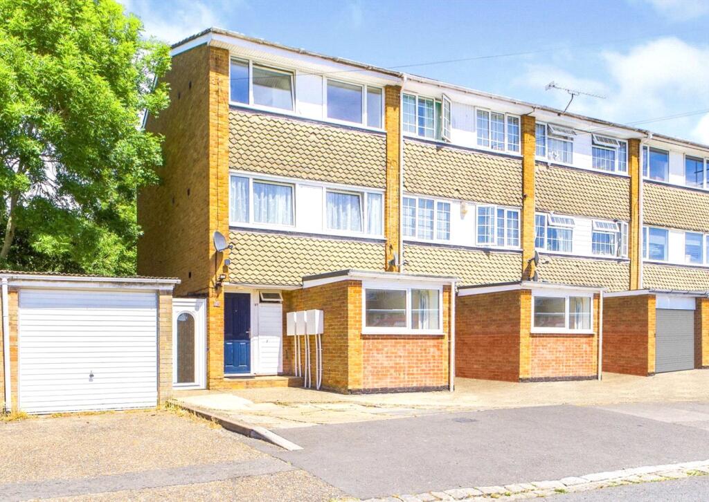 1 bed Apartment for rent in Burghfield. From Parkers Estate Agents - Covering West Berkshire and Hampshire 1 bed Apartment for rent in Burghfield. From Parkers Estate Agents - Covering West Berkshire and Hampshire