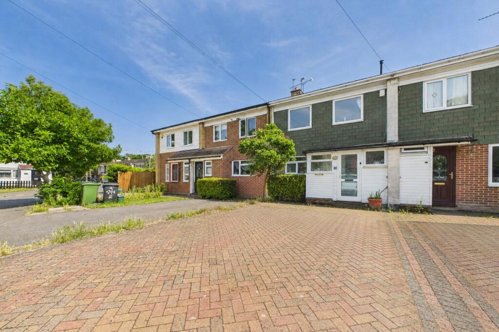 3 bed Mid Terraced House for rent in Theale. From Parkers Estate Agents - Covering West Berkshire and Hampshire