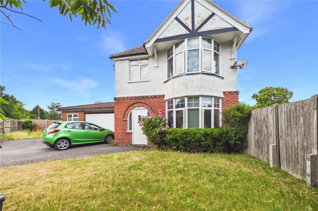 3 bed Detached for rent in Burghfield. From Parkers Estate Agents - Covering West Berkshire and Hampshire