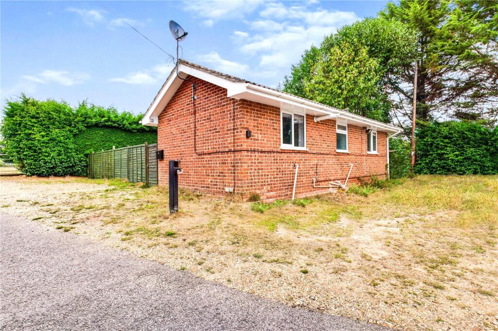 4 bed Bungalow for rent in Tidmarsh. From Parkers Estate Agents - Covering West Berkshire and Hampshire 4 bed Bungalow for rent in Tidmarsh. From Parkers Estate Agents - Covering West Berkshire and Hampshire