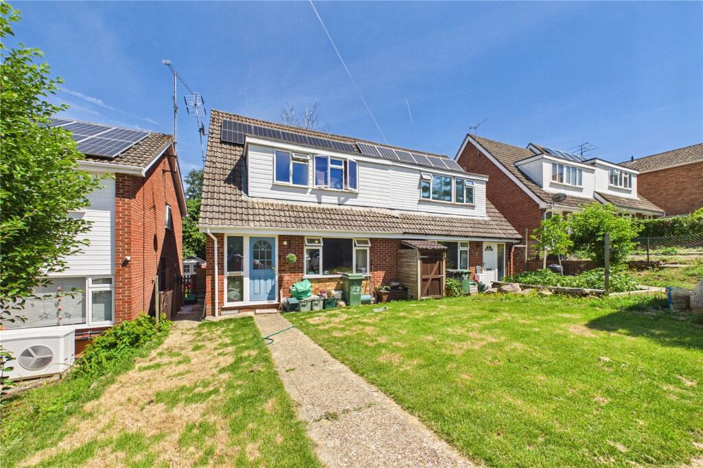 4 bed Semi Detached for rent in Burghfield Common. From Parkers Estate Agents - Covering West Berkshire and Hampshire 4 bed Semi Detached for rent in Burghfield Common. From Parkers Estate Agents - Covering West Berkshire and Hampshire