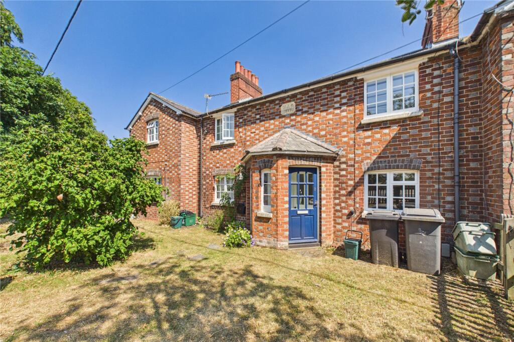 2 bed Mid Terraced House for rent in Sulhamstead. From Parkers Estate Agents - Covering West Berkshire and Hampshire 2 bed Mid Terraced House for rent in Sulhamstead. From Parkers Estate Agents - Covering West Berkshire and Hampshire