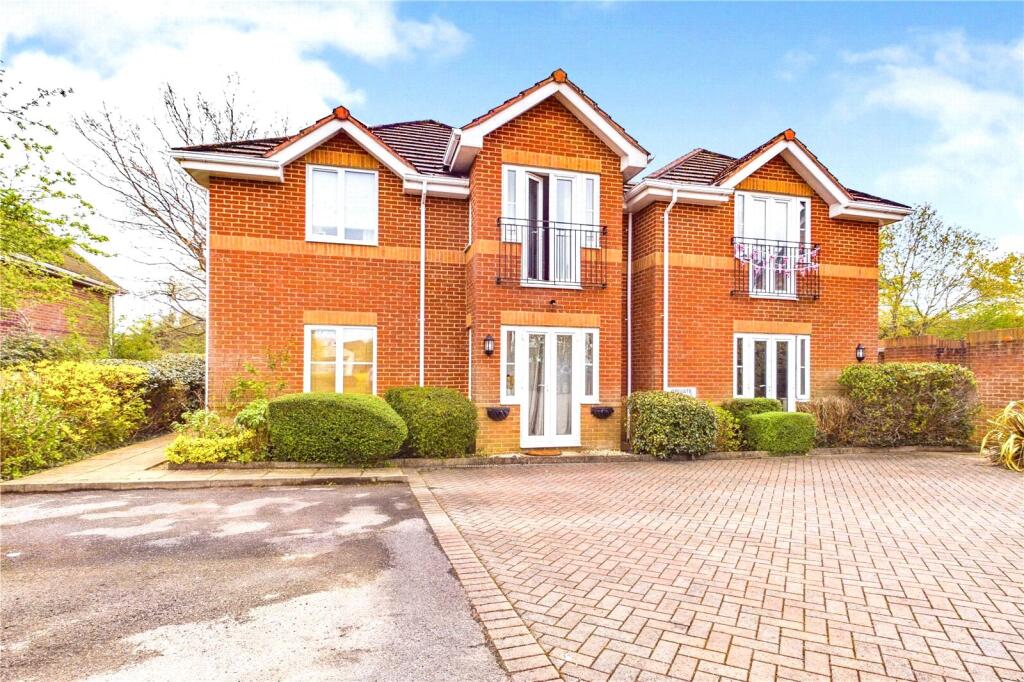 1 bed Apartment for rent in Sulham. From Parkers Estate Agents - Covering West Berkshire and Hampshire