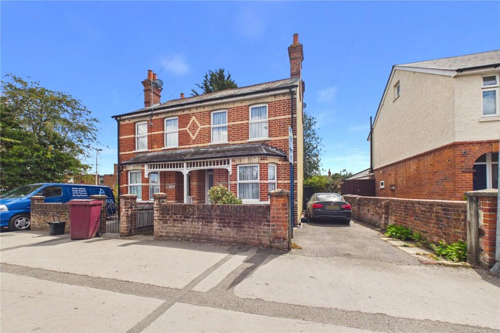 3 bed Semi Detached for rent in Sulham. From Parkers Estate Agents - Covering West Berkshire and Hampshire 3 bed Semi Detached for rent in Sulham. From Parkers Estate Agents - Covering West Berkshire and Hampshire