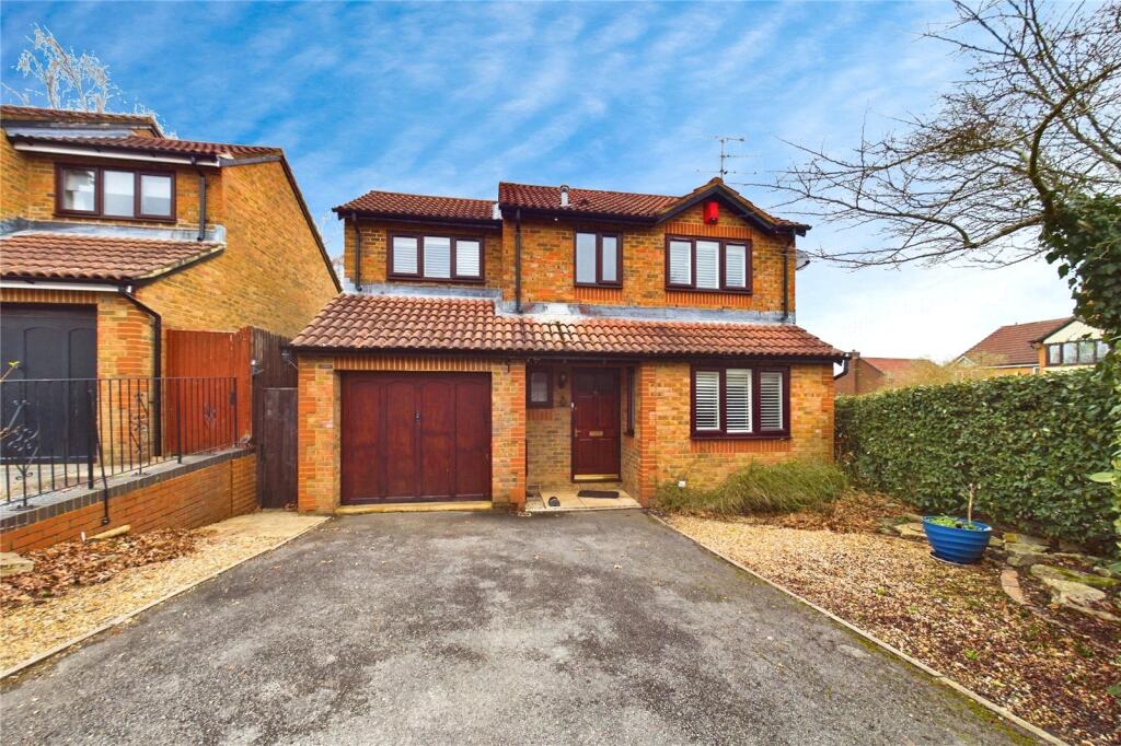 4 bed Detached for rent in Burghfield Common. From Parkers Estate Agents - Covering West Berkshire and Hampshire 4 bed Detached for rent in Burghfield Common. From Parkers Estate Agents - Covering West Berkshire and Hampshire
