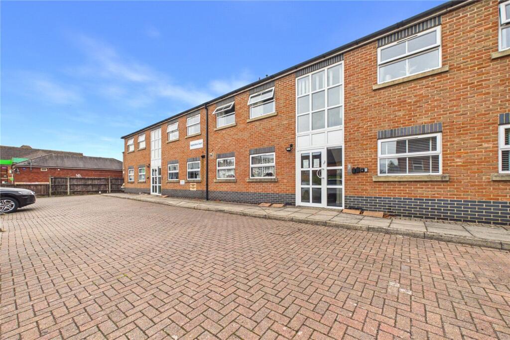 2 bed Apartment for rent in Sulham. From Parkers Estate Agents - Covering West Berkshire and Hampshire