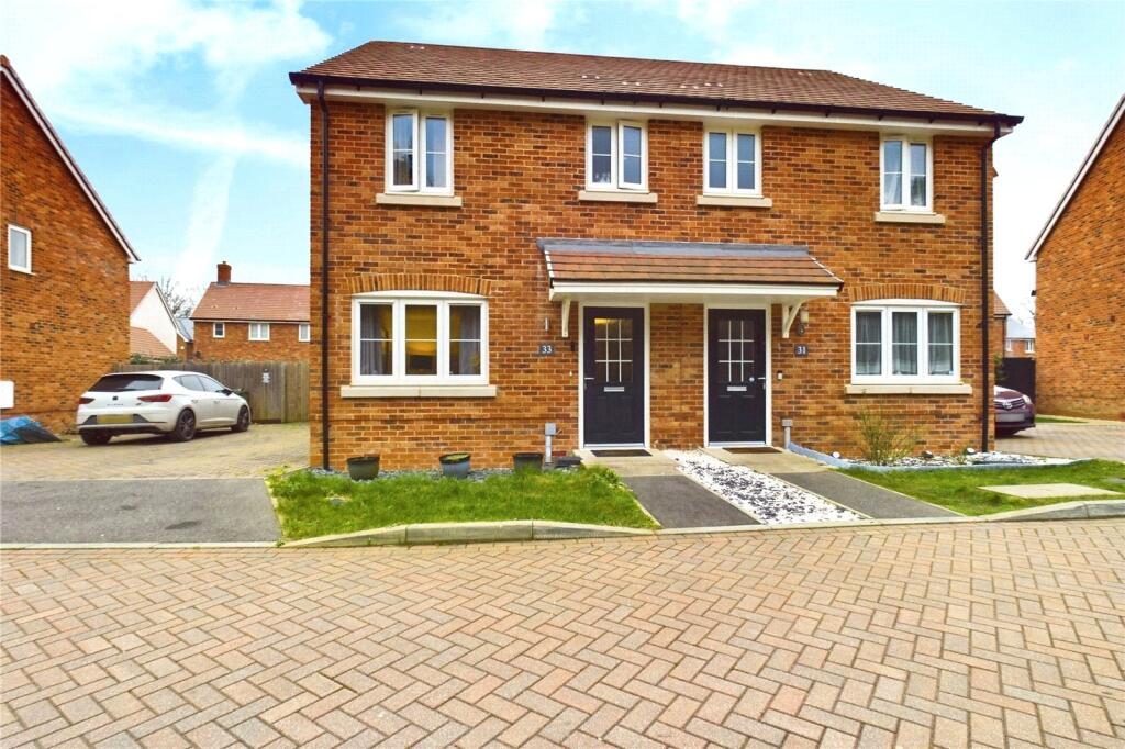 2 bed Semi Detached for rent in Burghfield Common. From Parkers Estate Agents - Covering West Berkshire and Hampshire
