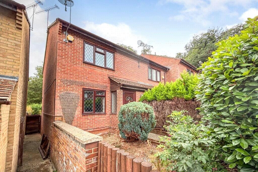 2 bed End of Terrace for rent in Burghfield. From Parkers Estate Agents - Covering West Berkshire and Hampshire
