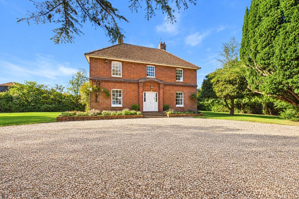 5 bed Detached for rent in Great Lea Common. From Parkers Estate Agents - Covering West Berkshire and Hampshire