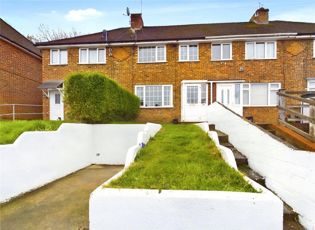 3 bed Mid Terraced House for rent in Burghfield. From Parkers Estate Agents - Covering West Berkshire and Hampshire