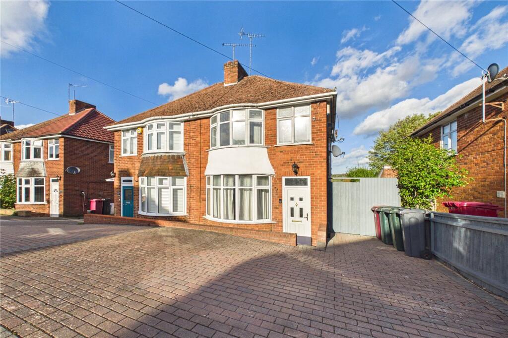 4 bed Semi Detached for rent in Burghfield. From Parkers Estate Agents - Covering West Berkshire and Hampshire