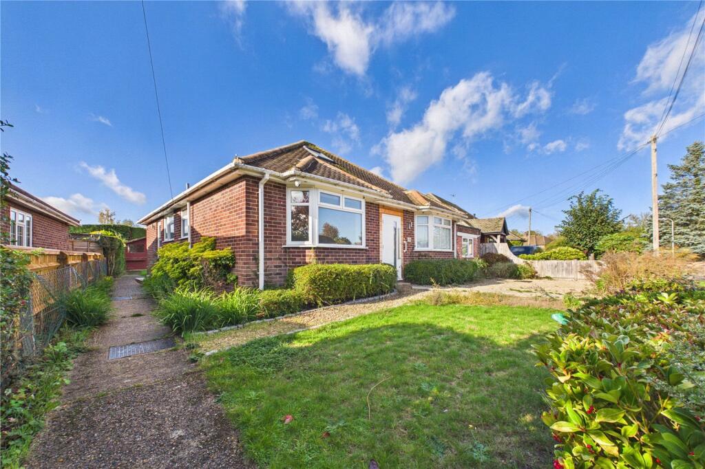 4 bed Bungalow for rent in Newbury. From Parkers Estate Agents - Covering West Berkshire and Hampshire