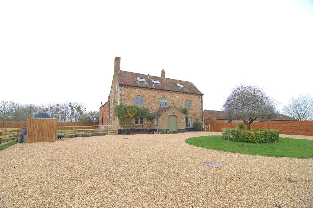 6 bed Detached for rent in Moreton Valence. From Parkers Estate Agents - Stroud 6 bed Detached for rent in Moreton Valence. From Parkers Estate Agents - Stroud