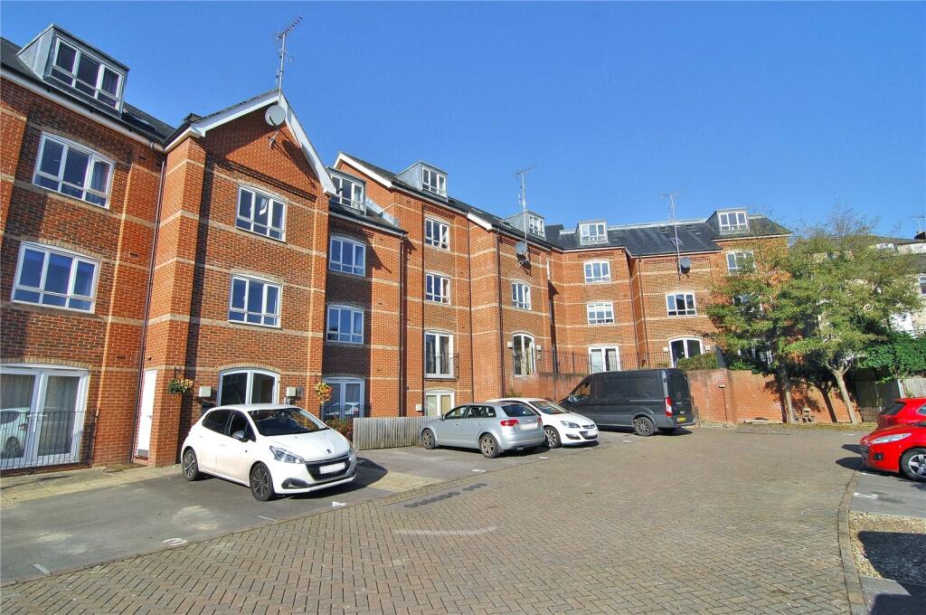 4 bed Studio for rent in Stroud. From Parkers Estate Agents - Stroud 4 bed Studio for rent in Stroud. From Parkers Estate Agents - Stroud
