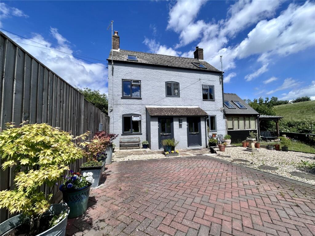 2 bed Semi Detached for rent in King's Stanley. From Parkers Estate Agents - Stroud