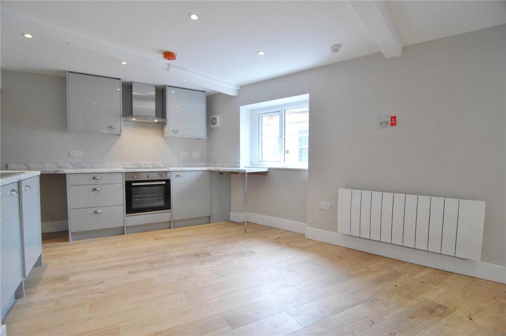 1 bed Apartment for rent in Stroud. From Parkers Estate Agents - Stroud
