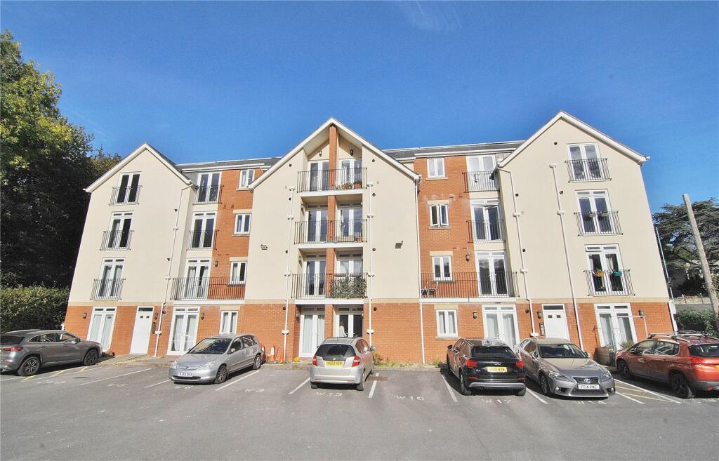 2 bed Apartment for rent in Butterrow. From Parkers Estate Agents - Stroud 2 bed Apartment for rent in Butterrow. From Parkers Estate Agents - Stroud