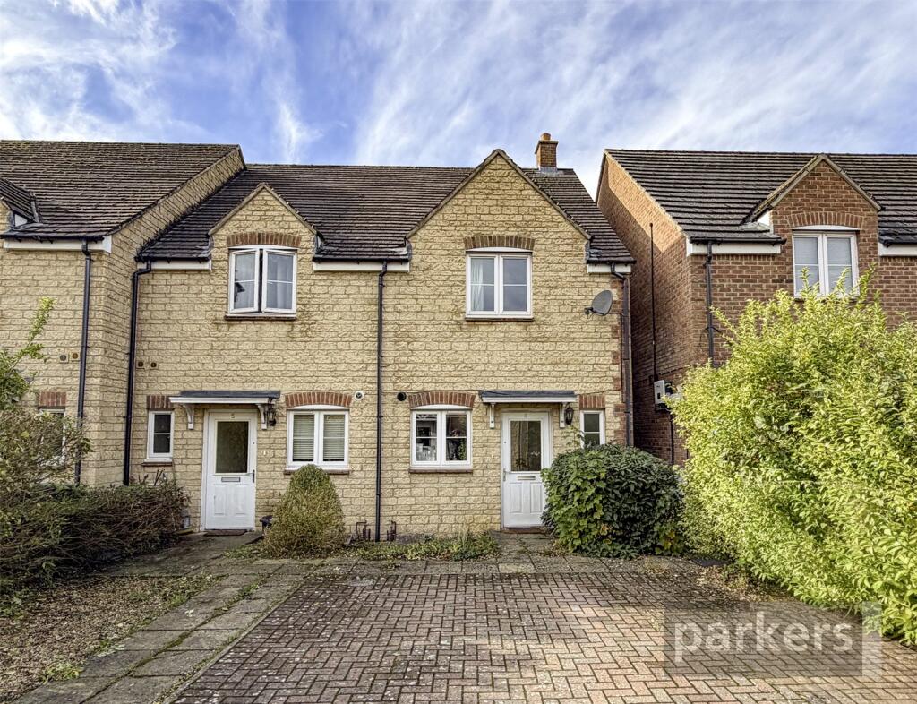 2 bed Mid Terraced House for rent in Carterton. From Parkers Estate Agents - Witney